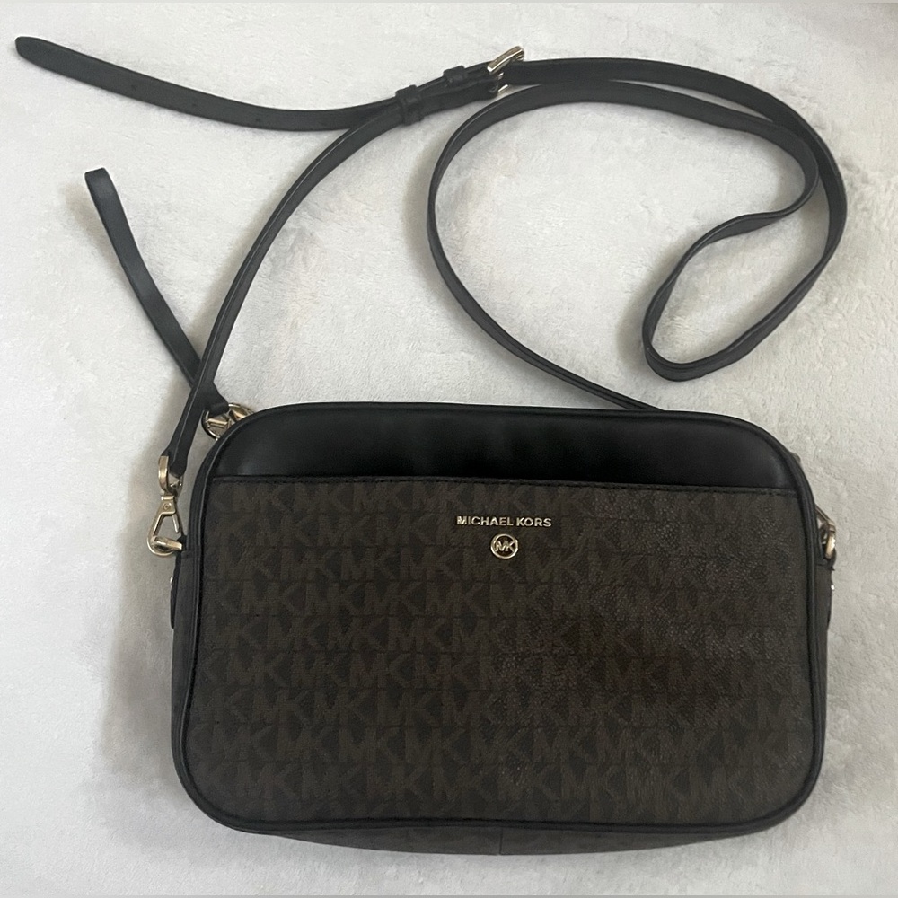 Michael Kors Signature Jet Set  Crossbody Bag